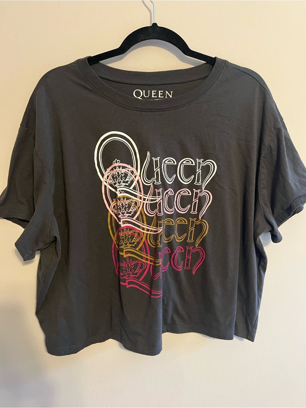 torrid Charcoal Queen Graphic Short Sleeve Tee (slightly cropped) | Women’s 2x